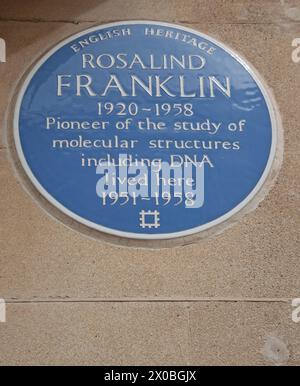 Plaque montrant où Rosalind Franklin vivait, Fulham, Londres, Royaume-Uni. Rosalind Elsie Franklin (25 juillet 1920 - 16 avril 1958) est une chimiste britannique et X- Banque D'Images