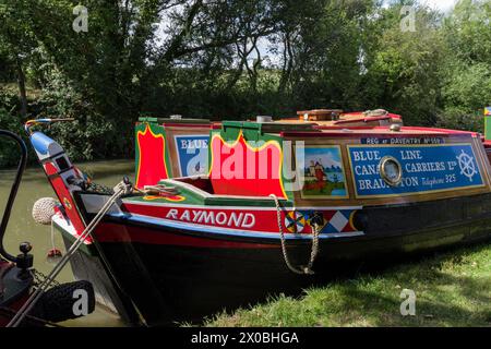 Construit en 1958, Raymond est le dernier bateau étroit en bois construit au Royaume-Uni ; vu ici exposé au Blisworth canal Festival, Northamptonshire, Royaume-Uni Banque D'Images