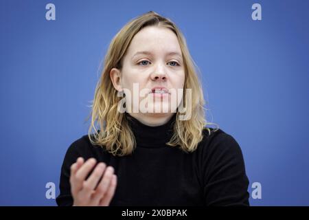 Carla Reemtsma, Fridays for future, aufgenommen im Rahmen einer Pressekonferenz zum Thema Kuerzungen abwenden, Zukunftsinvestitionen sicherstellen : fuer einen Kurswechsel in der Finanz- und Haushaltspolitik in der Bundespressekonferenz. Berlin, 11.04.2024. Berlin Deutschland *** Carla Reemtsma, Fridays for future, enregistré lors d'une conférence de presse sur le thème éviter les coupures, assurer les investissements futurs pour un changement de cap dans la politique financière et budgétaire à la Conférence de presse fédérale Berlin, 11 04 2024 Berlin Allemagne Copyright : xJaninexSchmitzxphotothek.dex Banque D'Images