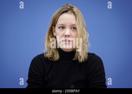 Carla Reemtsma, Fridays for future, aufgenommen im Rahmen einer Pressekonferenz zum Thema Kuerzungen abwenden, Zukunftsinvestitionen sicherstellen : fuer einen Kurswechsel in der Finanz- und Haushaltspolitik in der Bundespressekonferenz. Berlin, 11.04.2024. Berlin Deutschland *** Carla Reemtsma, Fridays for future, enregistré lors d'une conférence de presse sur le thème éviter les coupures, assurer les investissements futurs pour un changement de cap dans la politique financière et budgétaire à la Conférence de presse fédérale Berlin, 11 04 2024 Berlin Allemagne Copyright : xJaninexSchmitzxphotothek.dex Banque D'Images