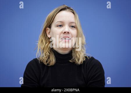 Carla Reemtsma, Fridays for future, aufgenommen im Rahmen einer Pressekonferenz zum Thema Kuerzungen abwenden, Zukunftsinvestitionen sicherstellen : fuer einen Kurswechsel in der Finanz- und Haushaltspolitik in der Bundespressekonferenz. Berlin, 11.04.2024. Berlin Deutschland *** Carla Reemtsma, Fridays for future, enregistré lors d'une conférence de presse sur le thème éviter les coupures, assurer les investissements futurs pour un changement de cap dans la politique financière et budgétaire à la Conférence de presse fédérale Berlin, 11 04 2024 Berlin Allemagne Copyright : xJaninexSchmitzxphotothek.dex Banque D'Images