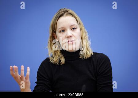 Carla Reemtsma, Fridays for future, aufgenommen im Rahmen einer Pressekonferenz zum Thema Kuerzungen abwenden, Zukunftsinvestitionen sicherstellen : fuer einen Kurswechsel in der Finanz- und Haushaltspolitik in der Bundespressekonferenz. Berlin, 11.04.2024. Berlin Deutschland *** Carla Reemtsma, Fridays for future, enregistré lors d'une conférence de presse sur le thème éviter les coupures, assurer les investissements futurs pour un changement de cap dans la politique financière et budgétaire à la Conférence de presse fédérale Berlin, 11 04 2024 Berlin Allemagne Copyright : xJaninexSchmitzxphotothek.dex Banque D'Images