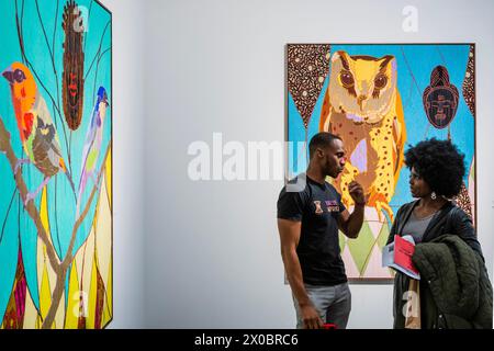 Londres, Royaume-Uni. 11 avril 2024. African Bird Magic, 2023 - Yinka Shonibare : Suspended States, une nouvelle exposition de l'artiste britannique nigérian à Serpentine South. Il se déroule du 12 avril au 1er septembre 2024 et coïncide avec la présentation de l'artiste à la Biennale di Venezia d'avril 2024. C’est sa première exposition personnelle depuis plus de 20 ans dans une institution publique londonienne. Crédit : Guy Bell/Alamy Live News Banque D'Images