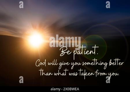 Soyez patient ! Dieu vous donnera quelque chose de mieux que ce qui a été pris de vous citer sur fond de flou radial. Banque D'Images