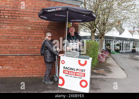 Racing Post en vente avant la journée d'ouverture du Randox Grand National 2024 à l'hippodrome d'Aintree, Liverpool, Royaume-Uni, le 11 avril 2024 (photo Mark Cosgrove/News images) Banque D'Images