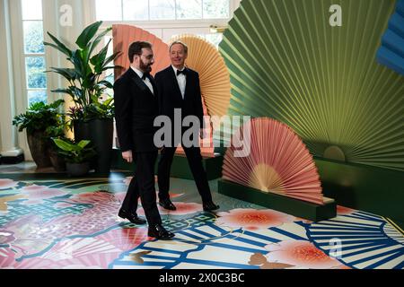 MM. Brad Smith et Gregory Smith arrivent mercredi pour le dîner d’État offert par le président des États-Unis Joe Biden et la première dame Dr Jill Biden en honorant le premier ministre Kishida Fumio et Mme Yuko Kishida du Japon dans le quartier des libraires de la Maison Blanche à Washington, DC. 10 avril 2024. crédit : Tierney L. Cross/CNP/MediaPunch Banque D'Images