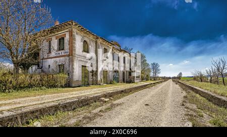 Ancienne gare, Vía Verde Santander Mediterráneo sentier de randonnée, Medina de Pomar, Las Merindades, Burgos, Castilla y León, Espagne, Europe Banque D'Images