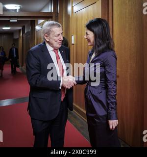 R.-L. Annalena Baerbock, Bundesaussenministerin, trifft Alberto van Klaveren Stork, Aussenminister von Chile, zum gespraech in Berlin, 11.04.2024. Fotografiert im Auftrag des Auswaertigen AMTES. Berlin Deutschland *** R l Annalena Baerbock, ministre fédéral des Affaires étrangères, rencontre Alberto van Klaveren Stork, ministre chilien des Affaires étrangères, pour des entretiens à Berlin, 11 04 2024 photographie au nom du ministère fédéral des Affaires étrangères Berlin Allemagne Copyright : xJaninexSchmitzxAAxphotothek.dex Banque D'Images