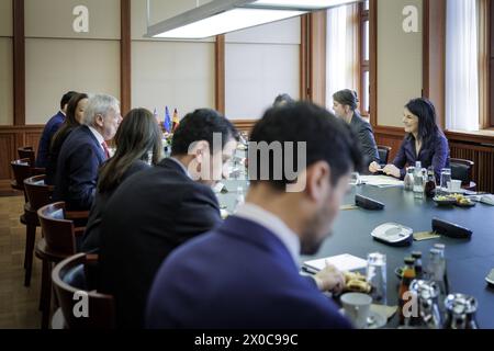 R.-L. Annalena Baerbock, Bundesaussenministerin, trifft Alberto van Klaveren Stork, Aussenminister von Chile, zum gespraech in Berlin, 11.04.2024. Fotografiert im Auftrag des Auswaertigen AMTES. Berlin Deutschland *** R l Annalena Baerbock, ministre fédéral des Affaires étrangères, rencontre Alberto van Klaveren Stork, ministre chilien des Affaires étrangères, pour des entretiens à Berlin, 11 04 2024 photographie au nom du ministère fédéral des Affaires étrangères Berlin Allemagne Copyright : xJaninexSchmitzxAAxphotothek.dex Banque D'Images