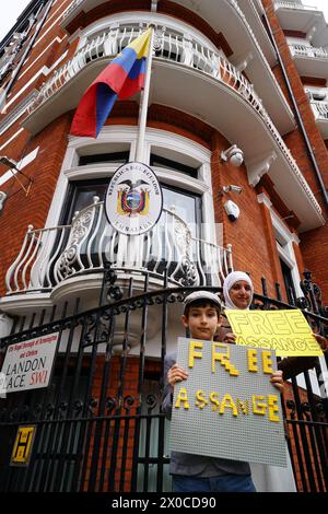 Londres, Royaume-Uni. 11 avril 2024. Manifestation en faveur de Julian Assange à l'ambassade équatorienne à Londres le jour qui marque 5 ans depuis que l'ambassade a autorisé sa capture et son incarcération. (Photo de Joao Daniel Pereira/Sipa USA) crédit : Sipa USA/Alamy Live News Banque D'Images