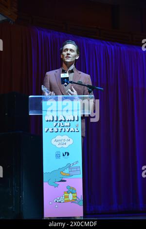 Miami, États-Unis. 09th Apr, 2024. MIAMI, FLORIDE - 09 AVRIL : L'acteur Tom Hiddleston assiste au 41e Festival du film de Miami pour recevoir le prix Variety Virtuoso au Adrienne Arsht Center for the Performing Arts - Knight concert Hall le 9 avril 2024 à Miami, Floride. (Photo de JL/Sipa USA) crédit : Sipa USA/Alamy Live News Banque D'Images