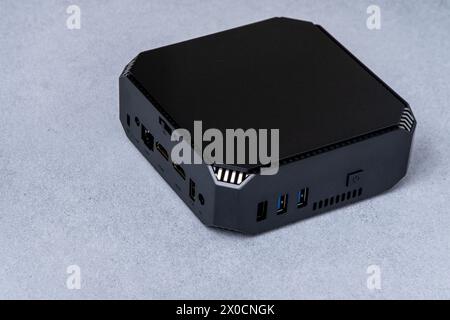Petite unité système d'un ordinateur personnel. Appareil noir compact. Banque D'Images