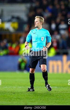 MKM Stadium, Hull, Angleterre - 10 avril 2024 arbitre Gavin Ward - pendant le match Hull City v Middlesbrough, Sky Bet Championship, 2023/24, MKM Stadium, Hull, Angleterre - 10 avril 2024 crédit : Arthur Haigh/WhiteRosePhotos/Alamy Live News Banque D'Images