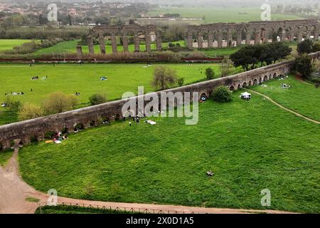 Roma, Italie. 01st Apr, 2024. Parc aqueducs à Rome, Italie - 11 avril 2024 ( photo par Alfredo Falcone/LaPresse ) crédit : LaPresse/Alamy Live News Banque D'Images