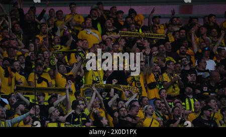 Madrid, Espagne. 10 avril 2024. Les supporters du Borussia Dortmund lors du match de l'UEFA Champions League, quarts de finale, première manche, entre l'Atlético de Madrid et le Borussia Dortmund ont joué au stade Civitas Metropolitano le 10 avril 2024 à Madrid en Espagne. (Photo de Bagu Blanco/PRESSINPHOTO) crédit : AGENCE SPORTIVE PRESSINPHOTO/Alamy Live News Banque D'Images