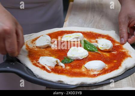 STG World Classic Napolitan Pizza Championships à Parme 2024 10/04/2024 Parme, le 31ème Championnat du monde STG Napolitan Pizza a eu lieu à la foire de la ville plus d'un millier de concurrents du monde entier ont concouru pour remporter le prix du meilleur chef pizza dans le monde dans l'image: Parma Fiera di Parma Parma italia Copyright : xFABIOxSASSOxFABIOxSASSOx 2L8A2058A Banque D'Images