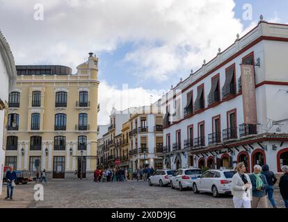 Ronda, Espagne - 20 octobre 2023 : architecture des rues du village de Ronda, Andalousie, Espagne. Banque D'Images