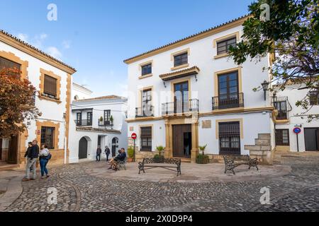 Ronda, Espagne - 20 octobre 2023 : architecture des rues du village de Ronda, Andalousie, Espagne. Banque D'Images