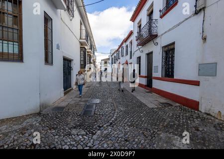 Ronda, Espagne - 20 octobre 2023 : architecture des rues du village de Ronda, Andalousie, Espagne. Banque D'Images