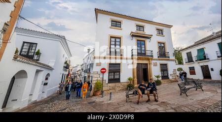 Ronda, Espagne - 20 octobre 2023 : architecture des rues du village de Ronda, Andalousie, Espagne. Banque D'Images