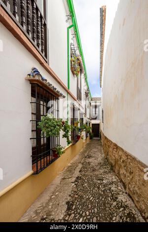 Ronda, Espagne - 20 octobre 2023 : architecture des rues du village de Ronda, Andalousie, Espagne. Banque D'Images