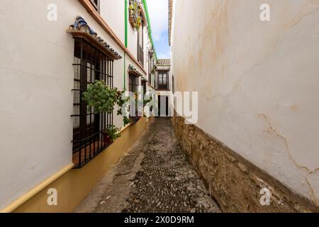 Ronda, Espagne - 20 octobre 2023 : architecture des rues du village de Ronda, Andalousie, Espagne. Banque D'Images