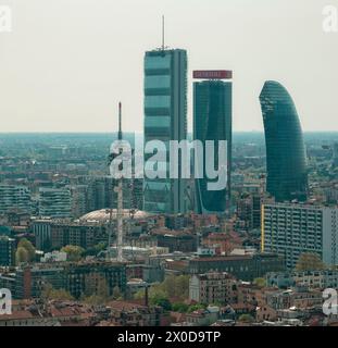 Vue aérienne du parc CityLife avec les trois tours : la Straight One (Allianz Tower), la Twisted One (Generali Tower), la Curved One, Milan, italie Banque D'Images