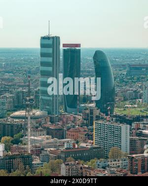 Vue aérienne du parc CityLife avec les trois tours : la Straight One (Allianz Tower), la Twisted One (Generali Tower), la Curved One, Milan, italie Banque D'Images