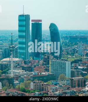 Vue aérienne du parc CityLife avec les trois tours : la Straight One (Allianz Tower), la Twisted One (Generali Tower), la Curved One, Milan, italie Banque D'Images