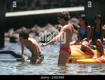 Mangaratiba -Brésil, 10 janvier 1991, Ayrton Senna, pilote de formule 1 (champion du monde) dans ses loisirs avec sa famille sur la plage de la Costa V. Banque D'Images