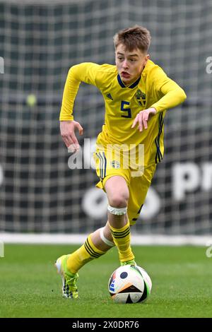 Gabriel Granberg (5) de Suède photographié lors d'un match amical de football entre les équipes nationales de Suède et des pays-Bas de moins de 16 ans futures le jeudi 11 avril 2024 à Tubize , Belgique . PHOTO SPORTPIX | David Catry Banque D'Images