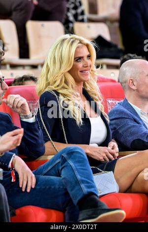 Monaco, Monaco. 11 avril 2024. Victoria Silvstedt participe au match de basket Euroleague entre L'AS Monaco et le Bayern Munich à la salle Gaston Medecin à Monaco le 11 avril 2024. Photo par Laurent Coust/ABACAPRESS.COM crédit : Abaca Press/Alamy Live News Banque D'Images