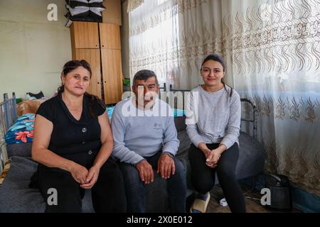 Erevan, Armenie. 09th Apr, 2024. © Sylvain Rostaing/le Pictorium/MAXPPP - Erevan 09/04/2024 Sylvain Rostaing/le Pictorium - 09/04/2024 - Armenie/Provence-Alpes-Cote d'Azur/Erevan - des refugies du Haut Karabakh sont heberges dans des ecoles comme ici a Masis a cote d'Erevan - valeurs ACTUelles OUT, RUSSIA OUT, RUSSIE #norussia/09/04/2024 - Arménie/Provence-Alpes-Côte d'Azur/Erevan - les réfugiés du Haut-Karabakh sont hébergés dans des écoles comme celle-ci à Masis près d'Erevan crédit : MAXPPP/Alamy Live News Banque D'Images