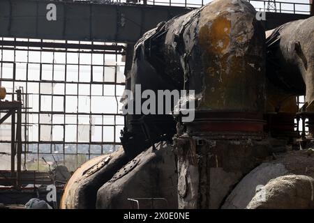 RÉGION DE KHARKIV, UKRAINE - 11 AVRIL 2024 - la centrale de cogénération de chaleur et d'électricité de Kharkiv est endommagée par des bombardements russes, dans la région de Kharkiv, dans le nord-est de l'Ukraine. Banque D'Images