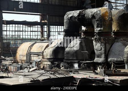 RÉGION DE KHARKIV, UKRAINE - 11 AVRIL 2024 - la centrale de cogénération de chaleur et d'électricité de Kharkiv est endommagée par des bombardements russes, dans la région de Kharkiv, dans le nord-est de l'Ukraine. Banque D'Images