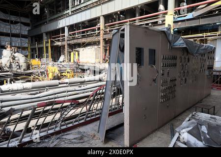 RÉGION DE KHARKIV, UKRAINE - 11 AVRIL 2024 - la centrale de cogénération de chaleur et d'électricité de Kharkiv est endommagée par des bombardements russes, dans la région de Kharkiv, dans le nord-est de l'Ukraine. Banque D'Images