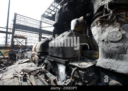 RÉGION DE KHARKIV, UKRAINE - 11 AVRIL 2024 - la centrale de cogénération de chaleur et d'électricité de Kharkiv est endommagée par des bombardements russes, dans la région de Kharkiv, dans le nord-est de l'Ukraine. Banque D'Images