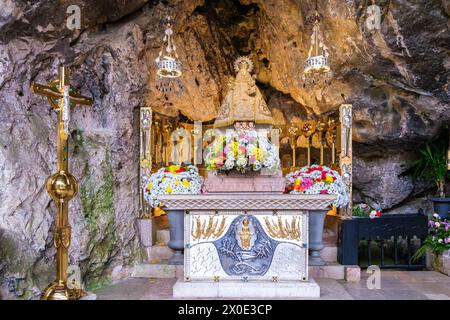 Oviedo, Espagne - 30 mars 2024 : petit ermitage à côté de la Santina, vierge de Covandonga. Banque D'Images