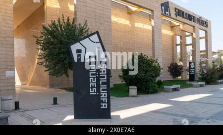 Sanliurfa, Turquie - 14.10.2022, la signalisation du musée archéologique de Sanliurfa est célèbre avec ses nombreux objets qui appartiennent à Gobeklitepe et pré-potier Banque D'Images