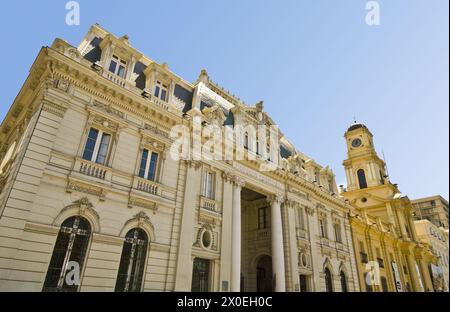 Bureau de poste central (Correo Central) sur le côté nord de la Plaza de Armas dans le centre-ville de Santiago - capitale du Chili, centre financier Banque D'Images