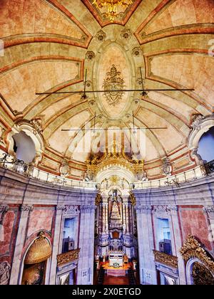 Église des ecclésiastiques, Igreja dos Clérigos, autel de l'église Clerigos, intérieur de l'église catholique, Porto, Porto, Portugal Banque D'Images