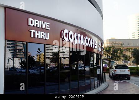 Costa Coffee Drive à Deira, Dubaï, Émirats arabes Unis. Banque D'Images