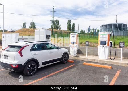 Station de recharge de véhicules électriques au Snowy Hydro Discovery Centre, Monaro Hwy, Cooma, Nouvelle-Galles du Sud, Australie Banque D'Images