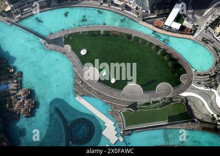 Vue aérienne de la fontaine de Dubaï et du parc Burj Khalifa par Emaar dans le centre-ville de Dubaï, Émirats arabes Unis. Banque D'Images