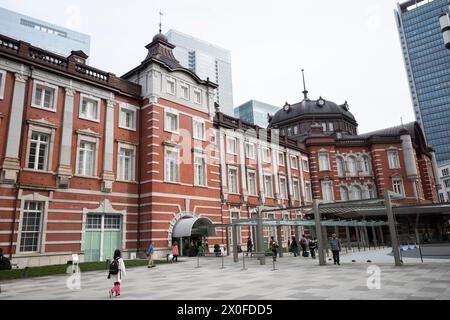 Tokyo, Japon. 12 avril 2024. Le côté Marunouchi classique de la gare de Tokyo, la gare principale de la capitale pour le réseau ferroviaire à grande vitesse JR East et JR Central Shinkansen. (Crédit image : © Taidgh Barron/ZUMA Press Wire) USAGE ÉDITORIAL SEULEMENT! Non destiné à UN USAGE commercial ! Banque D'Images