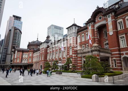 Tokyo, Japon. 12 avril 2024. Le côté Marunouchi classique de la gare de Tokyo, la gare principale de la capitale pour le réseau ferroviaire à grande vitesse JR East et JR Central Shinkansen. (Crédit image : © Taidgh Barron/ZUMA Press Wire) USAGE ÉDITORIAL SEULEMENT! Non destiné à UN USAGE commercial ! Banque D'Images