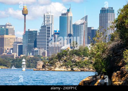 Centre-ville de Sydney et Skyline du quartier des affaires, Fort Denison et Cremorne point avec phare de Robertsons point visible, paysage urbain de Sydney et gratte-ciel en Australie Banque D'Images