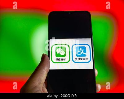 SUQIAN, CHINE - 12 AVRIL 2024 - illustration les Maldives vont régler les importations en yuan, mais aussi via Alipay et wechat, Suqian, province du Jiangsu, Banque D'Images