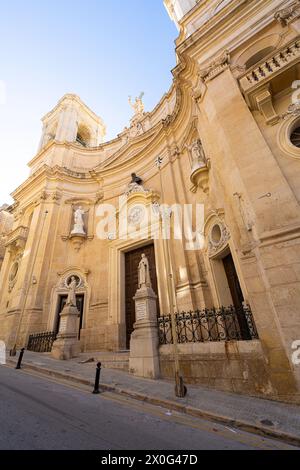 Valletta, Malte, 3 avril 2024. Vue extérieure de l'église Saint Dominique dans le centre-ville Banque D'Images