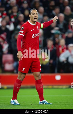 LIVERPOOL, Royaume-Uni - 11 avril 2024 : Virgil van Dijk de Liverpool lors du match de 1ère manche en quart de finale de l'UEFA Europa League entre Liverpool FC et Atalan Banque D'Images